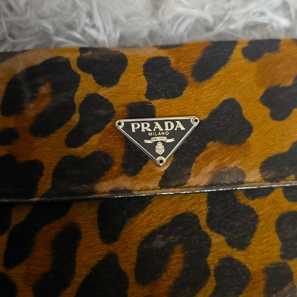Prada Beautiful Leopard 🐆 Print Compact Wallet (EUC)(LN01319) - Picture 2 of 11